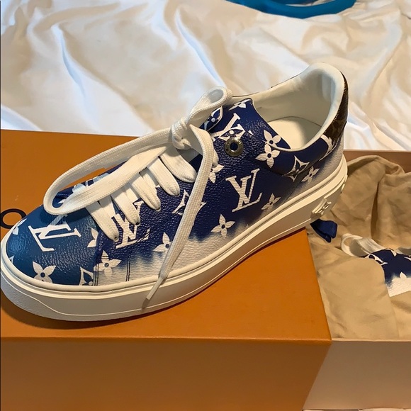 Louis Vuitton Sneaker - Picture 1 of 6